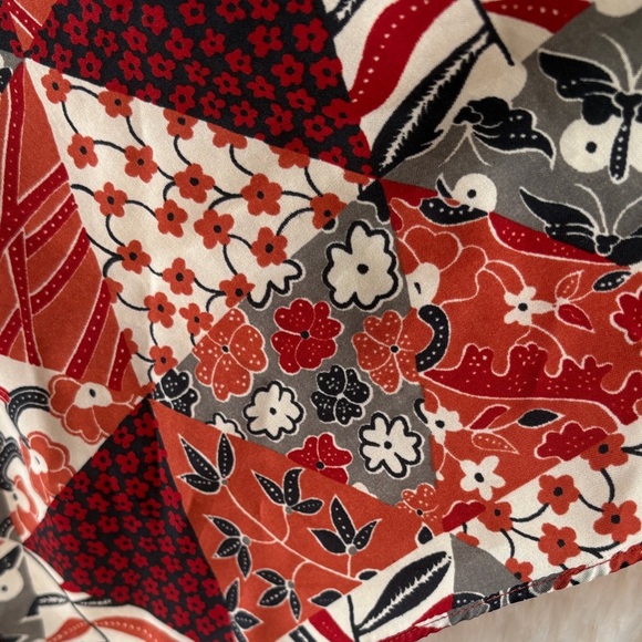 JH Collectibles Red and Black Patterned Scarf - Picture 4 of 5